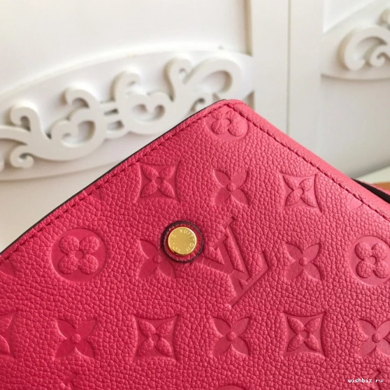 WIS MM MONTAIGNE LOUIS VUITTON 0118